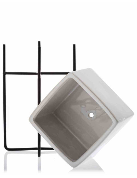 Doniczka Mizu White Black 23 cm Stelaż wykonany z metalu, osłonka wykonana z ceramiki. Wymiary: 12x12x23 cm.