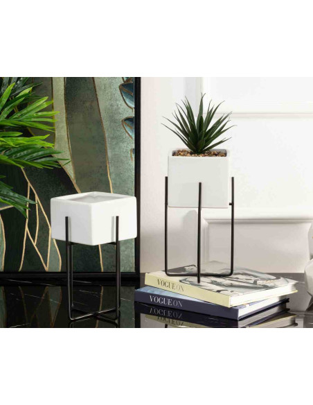 Doniczka Mizu White Black 23 cm Stelaż wykonany z metalu, osłonka wykonana z ceramiki. Wymiary: 12x12x23 cm.