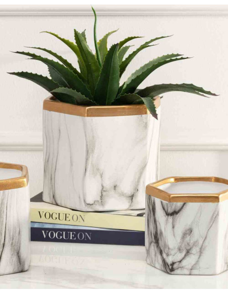 Doniczka Sona Marbling 10 cm Wykonana z ceramiki w kolorze białego marmuru ze złotym wykończeniem o średnicy 10 cm