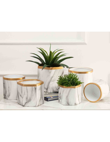 Doniczka Sona Marbling 15 cm Wykonana z ceramiki w kolorze białego marmuru ze złotym wykończeniem o średnicy 15 cm