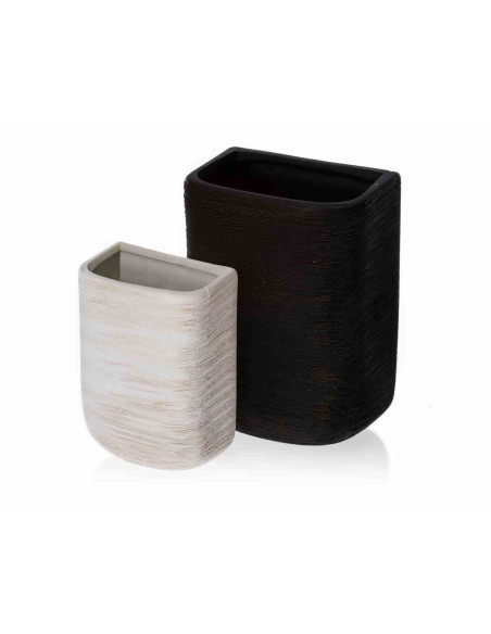 Zestaw doniczek ściennych Lou B&W Komplet zawiera 6 ceramicznych doniczek ściennych w kolorze białym oraz czarnym.