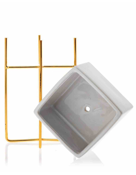 Doniczka Mizu White Gold 21 cm Stelaż wykonany z metalu, osłonka wykonana z ceramiki. Wymiary: 12x12x21 cm.